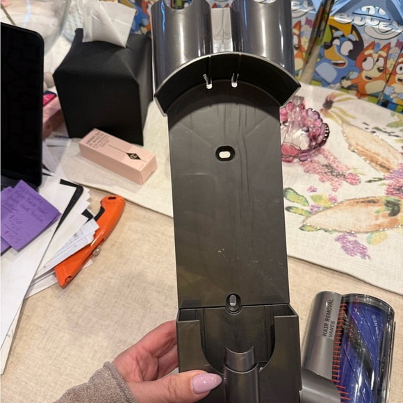 Dyson V8 accessories - Picture 5 of 7